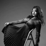 Prayaga Martin Instagram - Black Swan! But, not so Aronofsky. @jiksonphotography @asaniya_nazrin @shiva_makeover @maxxocreative