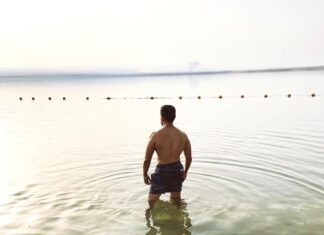 Prithviraj Sukumaran Instagram - Sunset at the Dead Sea! #BulkingUp #GettingStrong 💪🏼 Pic Courtesy: Wifey @supriyamenonprithviraj ❤️