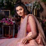 Priya Bhavani Shankar Instagram – 🎀

Outfit & Styling @studio149
Decor @weddingchakra
Jewelry @mspinkpantherjewel
Mua @chisellemakeupandhair
Photography @kiransaphotography