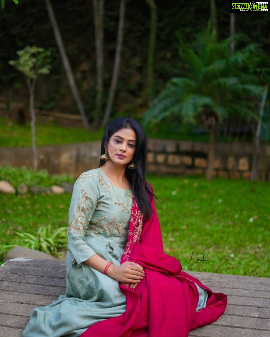 Priyamani Instagram - For #virataparvam promotions 🫡 Outfit : @thekesar_studio Managed by : @viralmantra Styling : @mehekshetty ❤️ 📸: @v_capturesphotography MUH : @pradeep_makeup @ramesh_siddhu Personal assistant : @prasad_idiot #virataparvam #redsalute