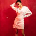 Priyamani Instagram - All white mood 🤍🤍🤍🤍🤍 Outfit : @zara Styling : @mehekshetty ❤️❤️ 📸: @v_capturesphotography MUH : @pradeep_makeup @shobhahawale Personal assistant: @ravi_here_ #etv #dhee14dancingicon #whiteoutfit