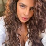Priyanka Chopra Instagram - Snack 💋 #Citadel @amazonstudios @agbofilms Atlanta, Georgia