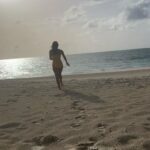 Priyanka Chopra Instagram - 💋❤️🙏🏽 @nickjonas #islandgirl #photodump Turks and Caicos Islands