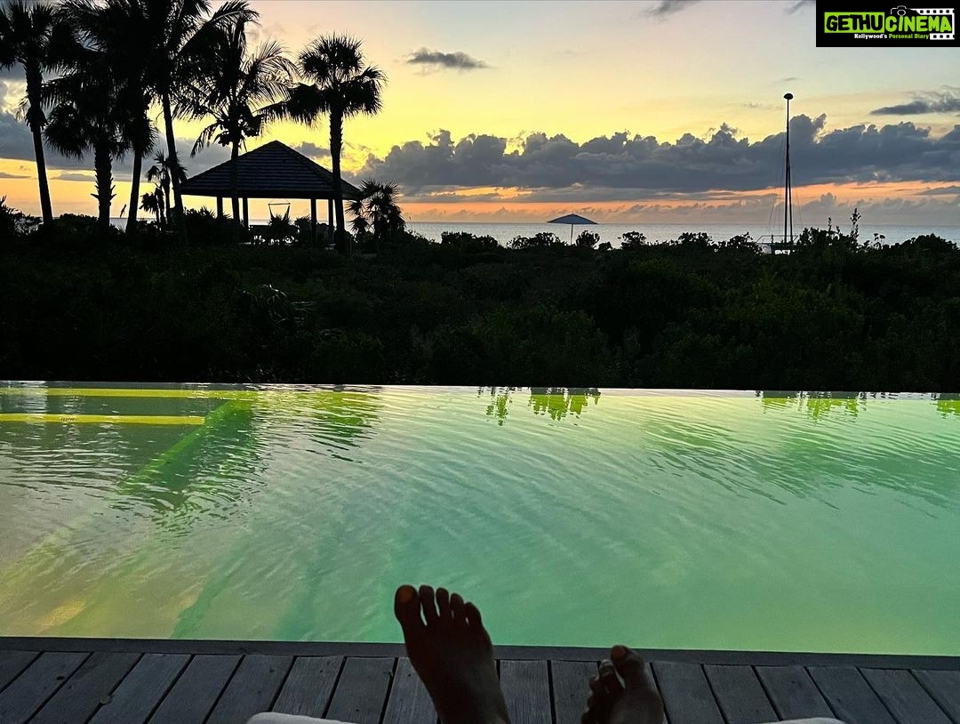 Priyanka Chopra Instagram - 💋❤️🙏🏽 @nickjonas #islandgirl #photodump Turks and Caicos Islands