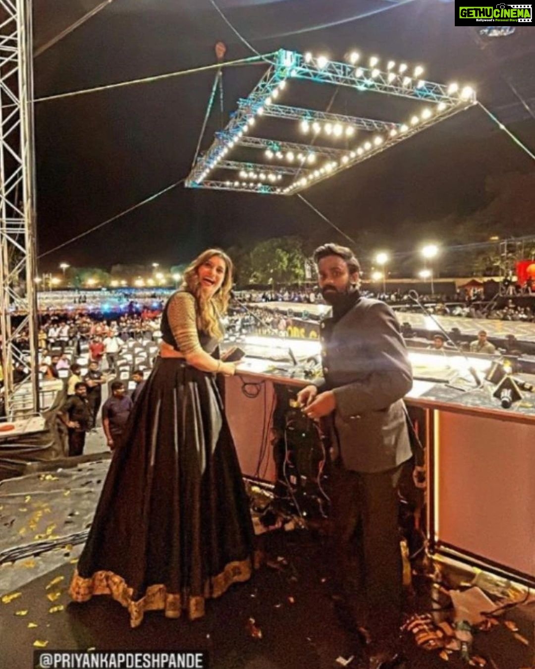 Priyanka Deshpande Instagram - Third time in a row!🧿 This time with 25k amazing makkal🤍🤍🤪 and my tambu @dheena_offl 🤍#behindwoodsgoldmedals2022 Love love love! Thank you @behindwoodsofficial 🤍🧿