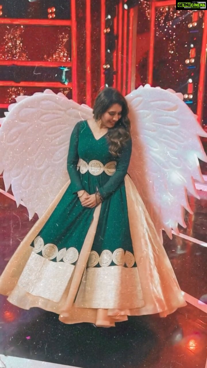 Priyanka Deshpande Instagram - Spread your wings 🧚♀️🤍
