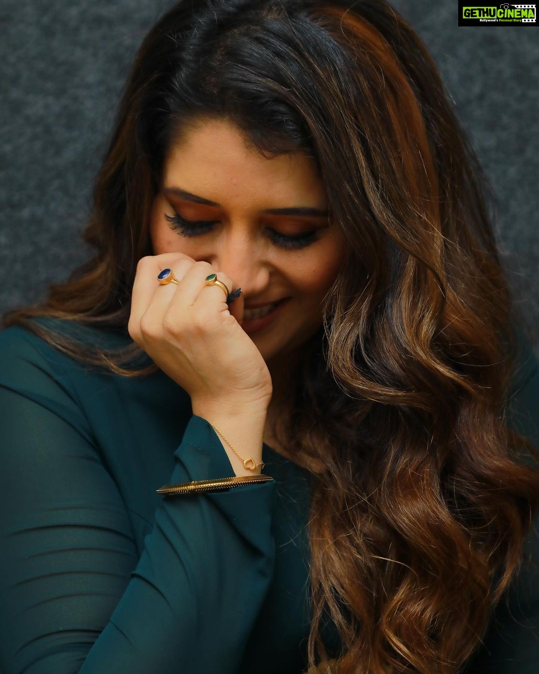Priyanka Deshpande Instagram - Vibe higher π§ββοΈπ€ . . . πΈ : @vishnukanth_gk Tambuπ€ π: @suresh.menon π€