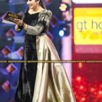 Priyanka Deshpande Instagram - Third time in a row!🧿 This time with 25k amazing makkal🤍🤍🤪 and my tambu @dheena_offl 🤍#behindwoodsgoldmedals2022 Love love love! Thank you @behindwoodsofficial 🤍🧿