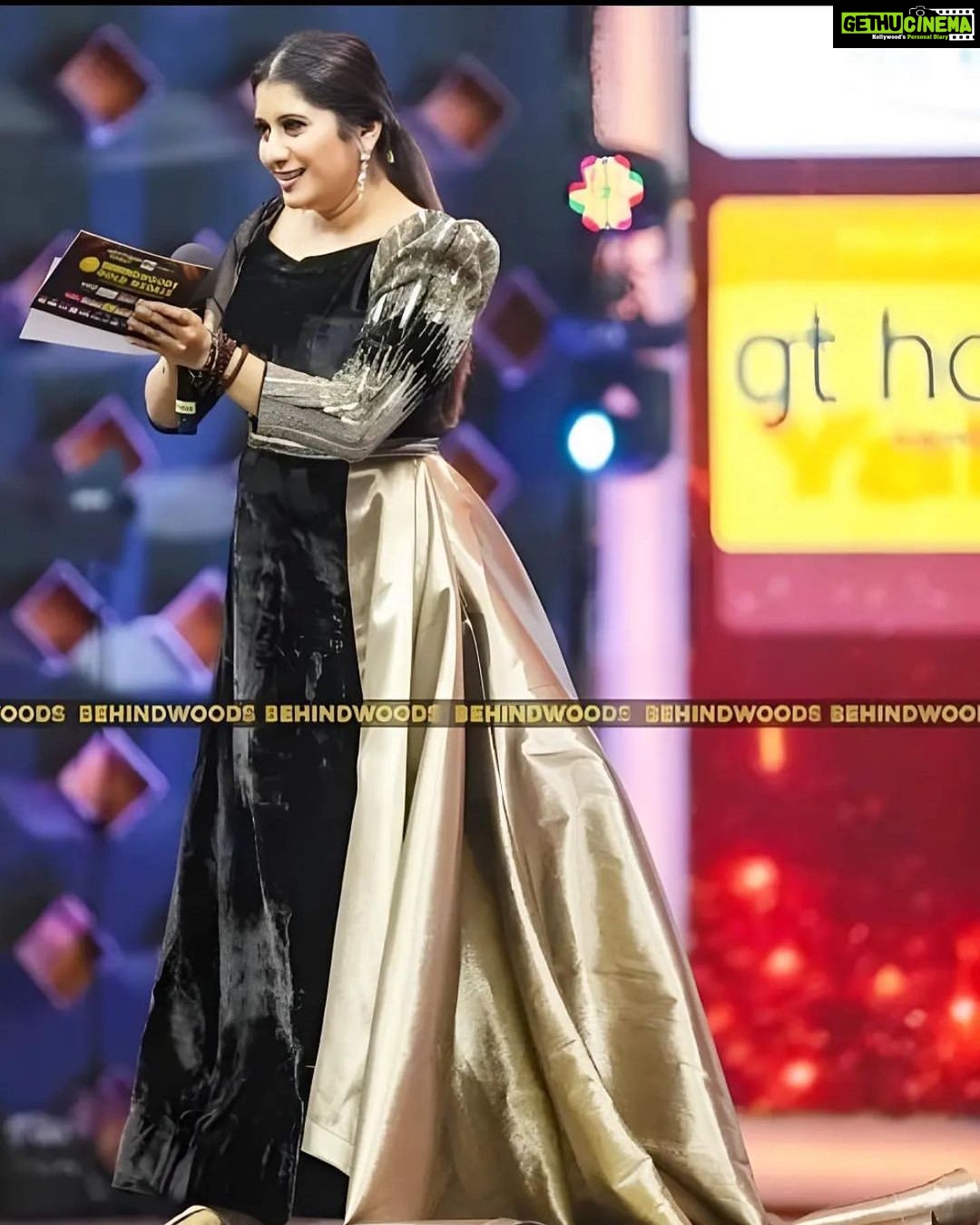 Priyanka Deshpande Instagram - Third time in a row!🧿 This time with 25k amazing makkal🤍🤍🤪 and my tambu @dheena_offl 🤍#behindwoodsgoldmedals2022 Love love love! Thank you @behindwoodsofficial 🤍🧿