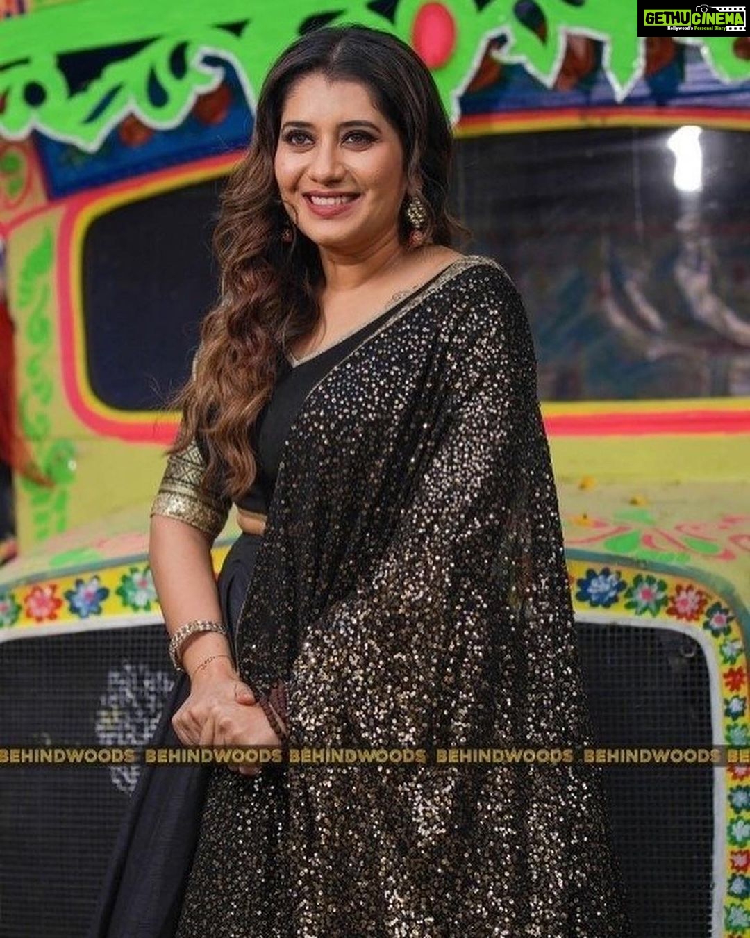 Priyanka Deshpande Instagram - Third time in a row!🧿 This time with 25k amazing makkal🤍🤍🤪 and my tambu @dheena_offl 🤍#behindwoodsgoldmedals2022 Love love love! Thank you @behindwoodsofficial 🤍🧿