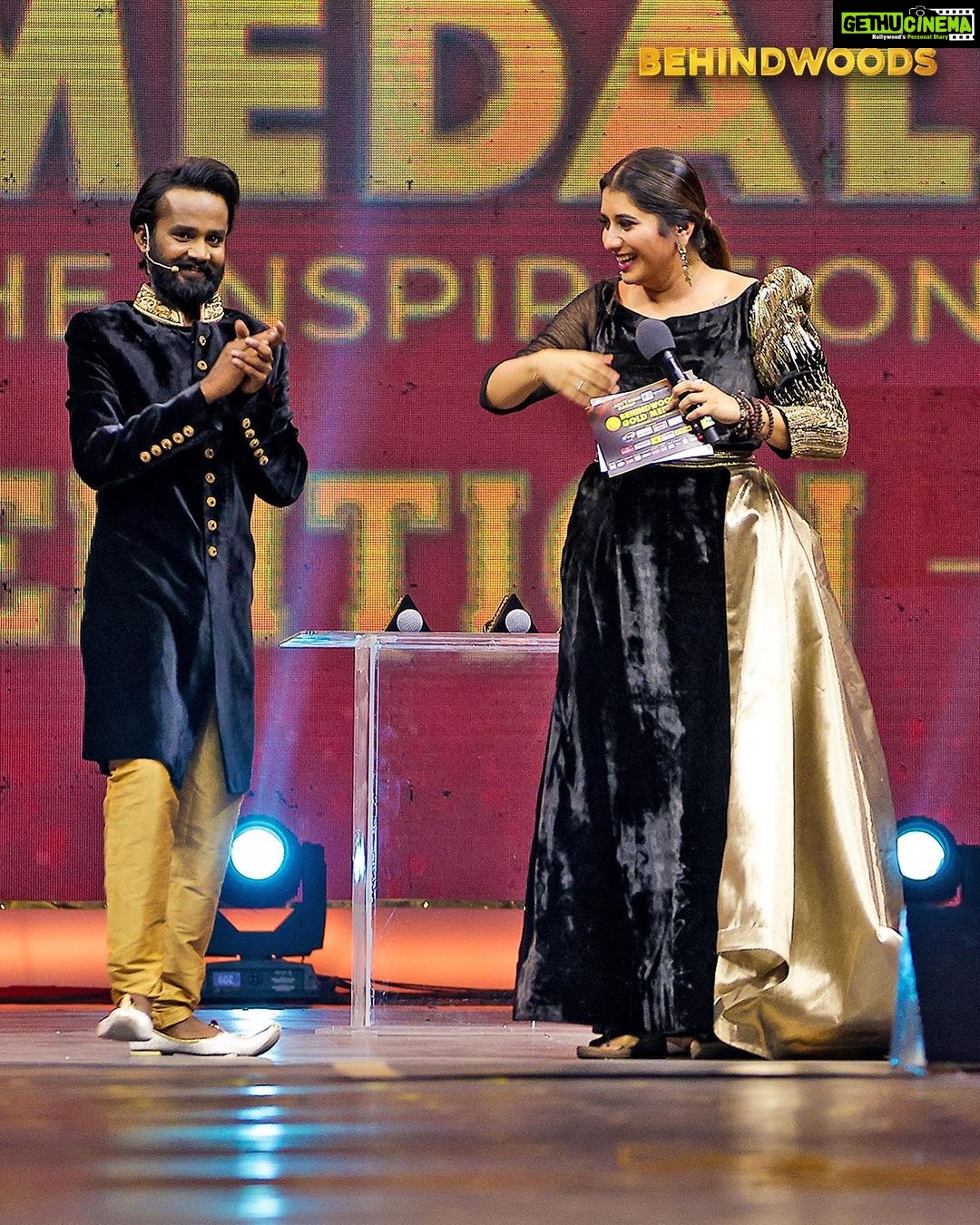Priyanka Deshpande Instagram - Third time in a row!🧿 This time with 25k amazing makkal🤍🤍🤪 and my tambu @dheena_offl 🤍#behindwoodsgoldmedals2022 Love love love! Thank you @behindwoodsofficial 🤍🧿