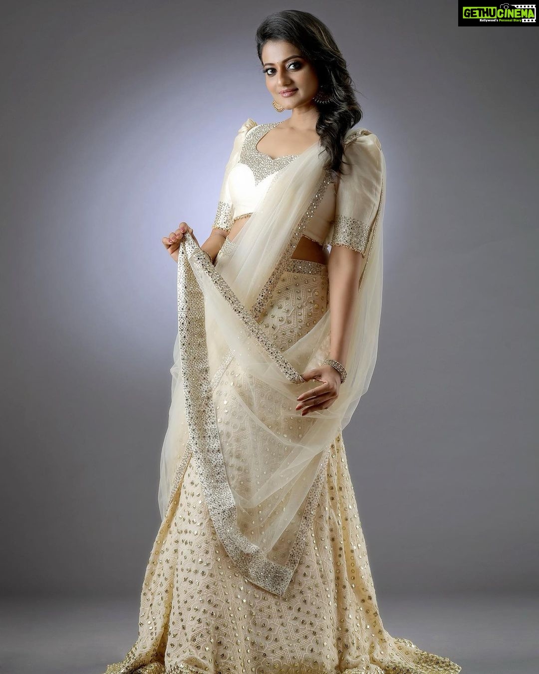 Priyanka Nair Instagram - Smile,sparkle,repeat ✨ Photography - Vivek R Nair Costume - Aanu Nobby MUA - Mukesh Murali Makeover @vrn_vivekrnair.photography @aanunobby @mukeshmuralimakeover #priyankanair #grihalekshmi