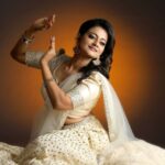 Priyanka Nair Instagram - Smile,sparkle,repeat ✨ Photography - Vivek R Nair Costume - Aanu Nobby MUA - Mukesh Murali Makeover @vrn_vivekrnair.photography @aanunobby @mukeshmuralimakeover #priyankanair #grihalekshmi#photoshoot#whitelove#lahanga#davani#skirtblouse#huda#hudabeauty#actress#malayalam#tamil#bollywood#kollywood#tollywood