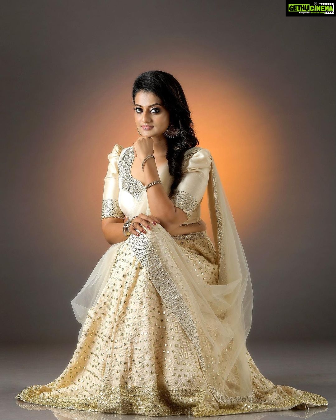 Priyanka Nair Instagram - Smile,sparkle,repeat ✨ Photography - Vivek R Nair Costume - Aanu Nobby MUA - Mukesh Murali Makeover @vrn_vivekrnair.photography @aanunobby @mukeshmuralimakeover #priyankanair #grihalekshmi