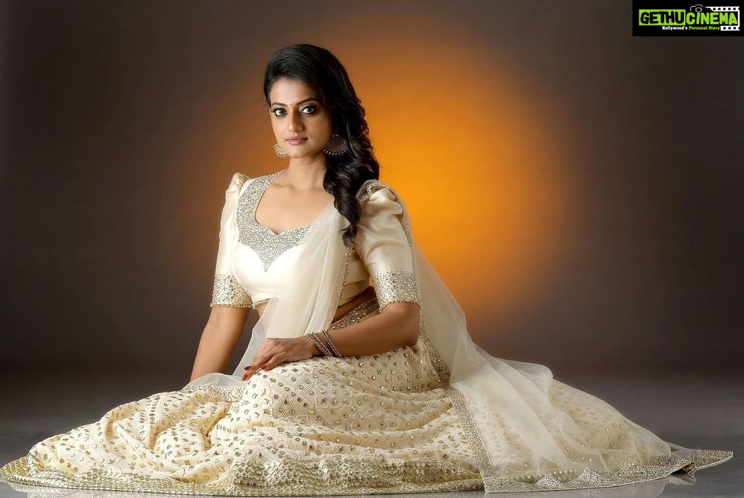 Priyanka Nair Instagram - Smile,sparkle,repeat ✨ Photography - Vivek R Nair Costume - Aanu Nobby MUA - Mukesh Murali Makeover #priyankanair #grihalekshmi @vrn_vivekrnair.photography @aanunobby @mukeshmuralimakeover