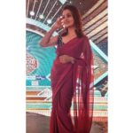 Priyanka Nair Instagram - Sarees truly are dresses with a soul!! 📸 @pinkyvisal #saree#elegence#sareelove#fashion#priyankanair#actress