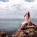 Priyanka Nair Instagram - let the sea set you free 🤗😍#throwbackwednesday 📸 @alwinmalayattoor_photography #priyankanair #beachlove#actress#photography The Leela Kovalam