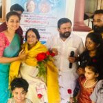 Priyanka Nair Instagram - Kudos to your musical legacy Omanakutty teacher and your family.Houmbled and hounered to be with you on this ‘World Music Day’ 2022. Remembering those days when I was the state president of ‘Desheeya Balatharangam’ during my school and college days. I extending my gratitude to Sharath uncle for inviting me once again to the Balatharangam family 😍 #omanakuttyteacher @harisankar_ks #worldmusicday