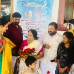 Priyanka Nair Instagram - Kudos to your musical legacy Omanakutty teacher and your family.Houmbled and hounered to be with you on this ‘World Music Day’ 2022. Remembering those days when I was the state president of ‘Desheeya Balatharangam’ during my school and college days. I extending my gratitude to Sharath uncle for inviting me once again to the Balatharangam family 😍 #omanakuttyteacher @harisankar_ks #worldmusicday