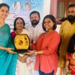 Priyanka Nair Instagram - Kudos to your musical legacy Omanakutty teacher and your family.Houmbled and hounered to be with you on this ‘World Music Day’ 2022. Remembering those days when I was the state president of ‘Desheeya Balatharangam’ during my school and college days. I extending my gratitude to Sharath uncle for inviting me once again to the Balatharangam family 😍 #omanakuttyteacher @harisankar_ks #worldmusicday