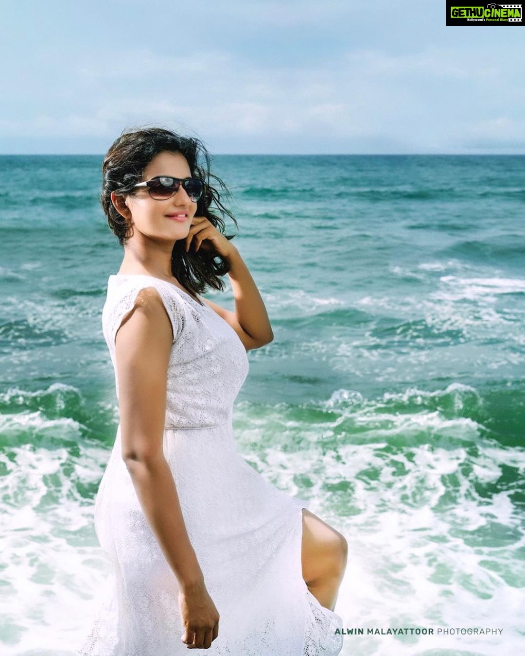 Priyanka Nair Instagram - ❤️ 📸 @alwinmalayattoor_photography MUA - @_sumathefacechanger_ B'Canti Boutique Beach Resort