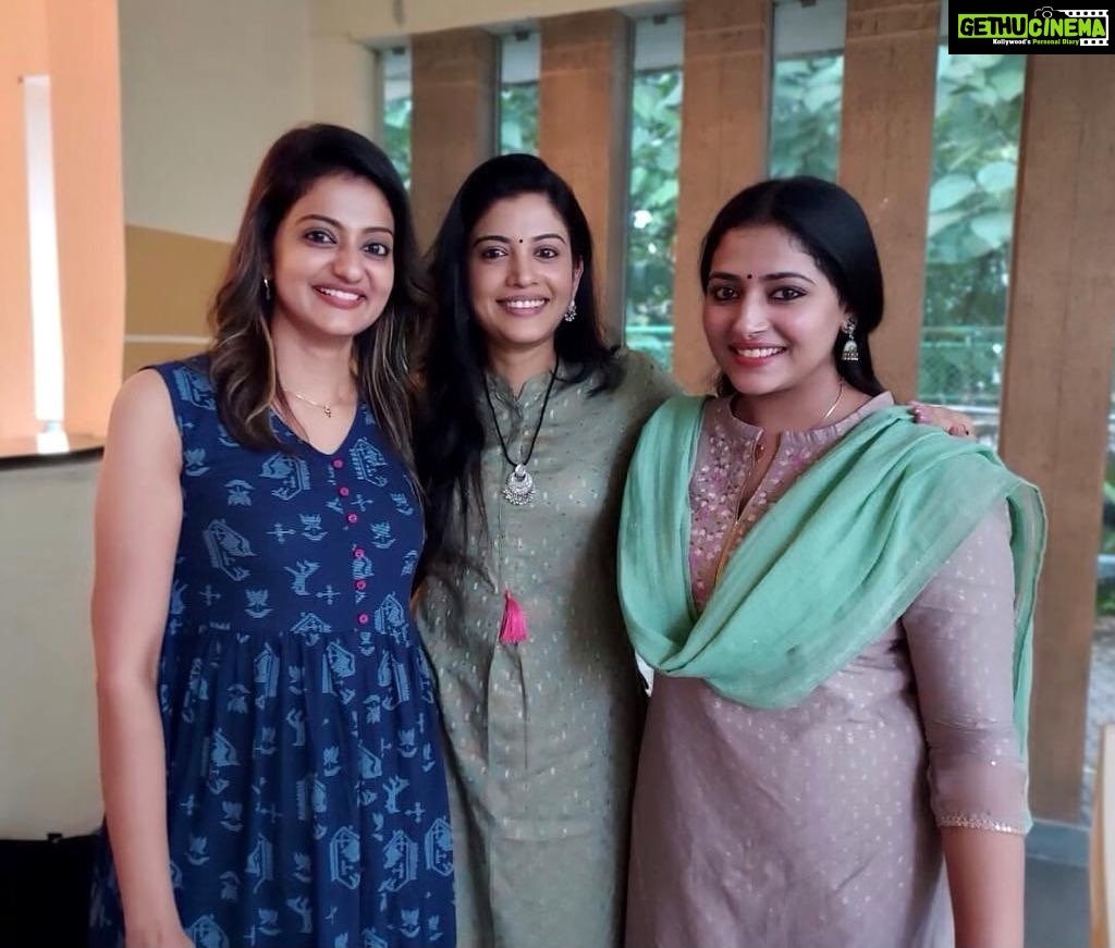 Priyanka Nair Instagram - Us 😍 @sshivadaoffcl @anu_sithara 📸 @bennet_m_varghese #girls#friendship#sshivada#anusithara#priyankanair#12thman#behindcamera#bonding#actor