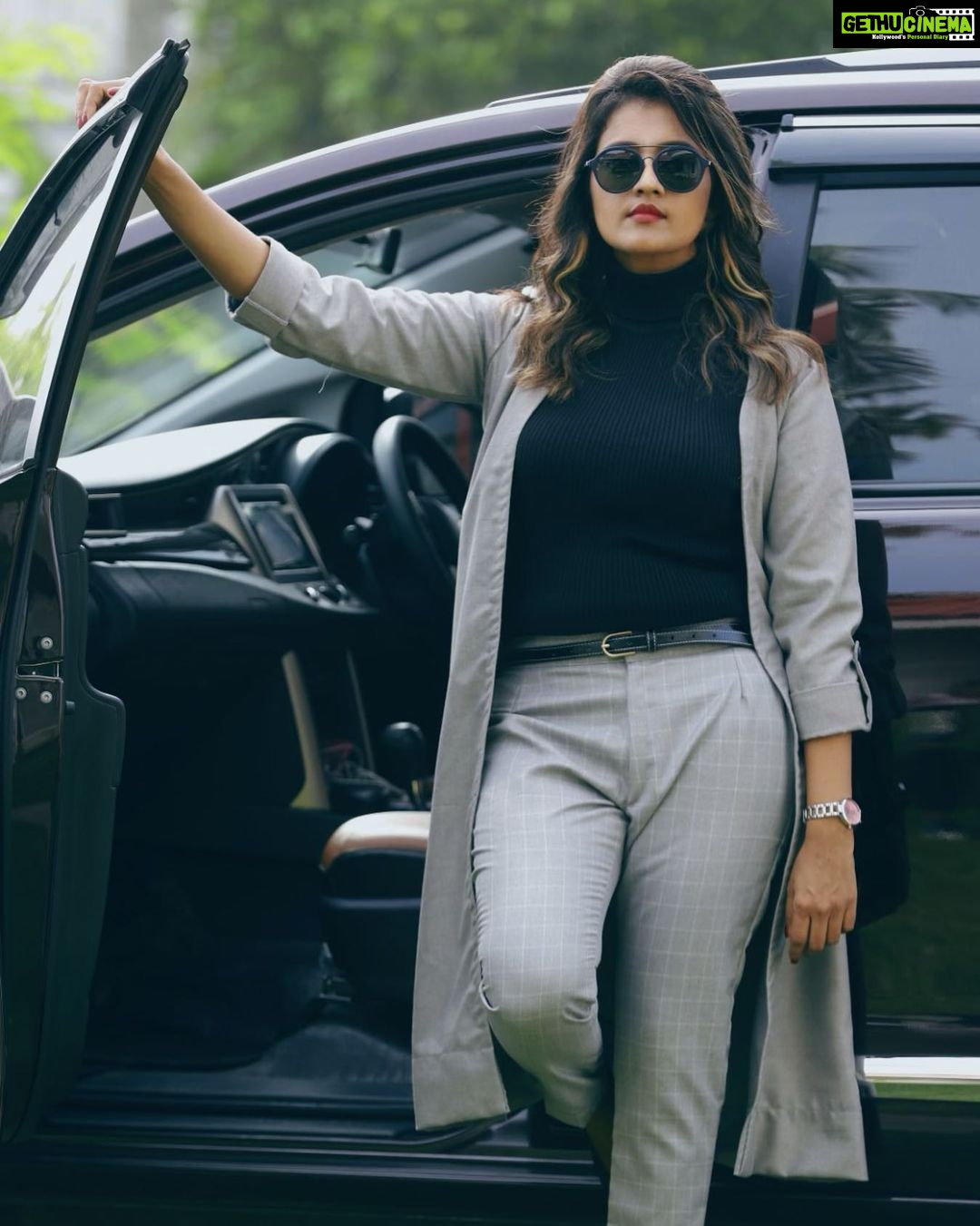 Priyanka Nair Instagram - Evey day is a change to be better 🖤 Photography- @shalupeyad