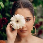 Raashi Khanna Instagram – Do flowers make you happy too? 🧡