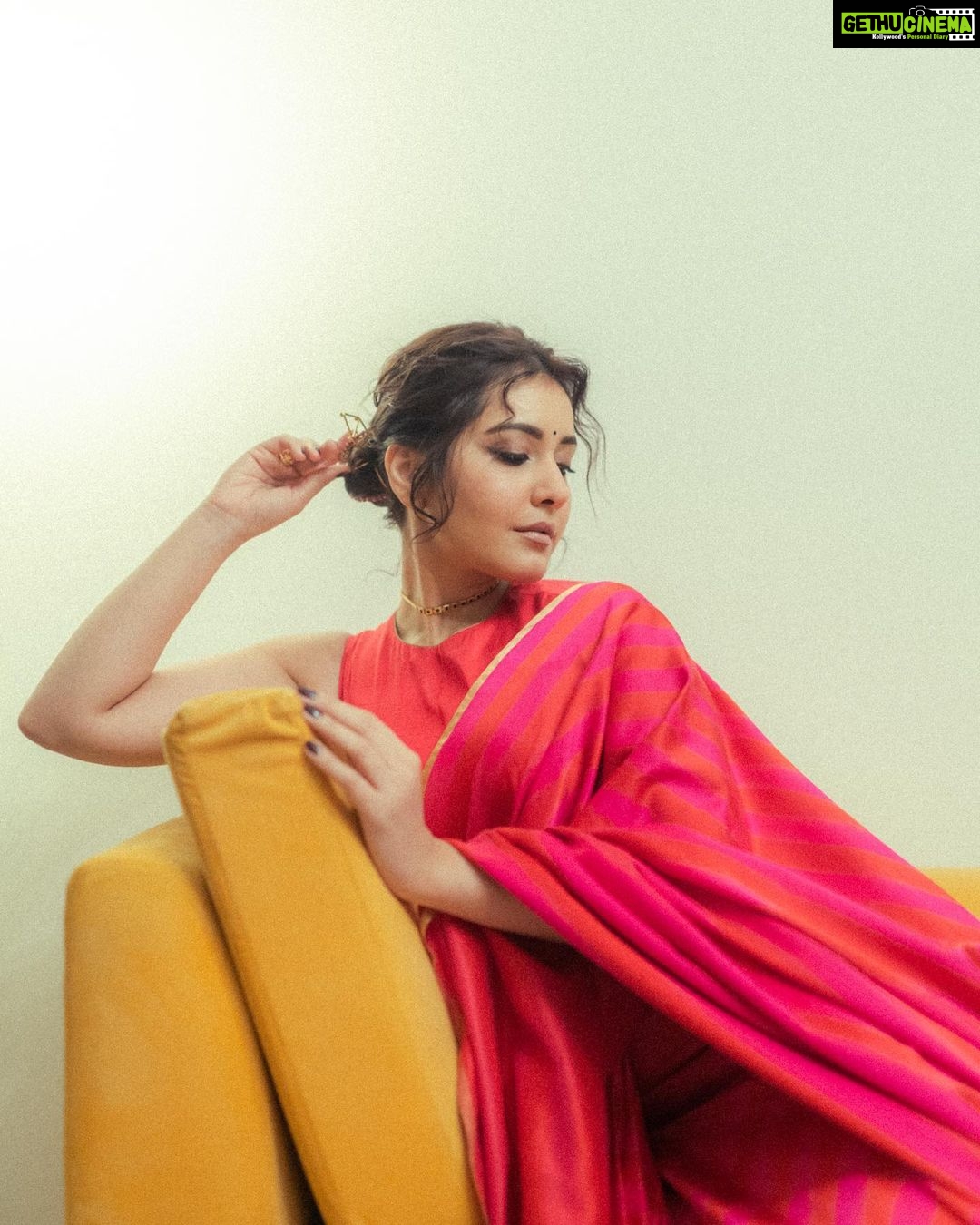 Raashi Khanna Instagram - श्रृंगार रस 💛