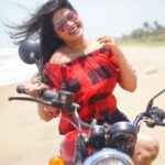 Rachitha Mahalakshmi Instagram - If it scares u,it might be a good thing to try..... 🤨😎😎😎 Let ur passion drive U....🏍️💃 Do more of what makes you happy 😍😍😍😍😍😍 @_harini_captures ❤️❤️❤️❤️