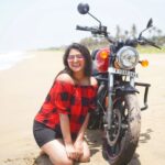 Rachitha Mahalakshmi Instagram - If it scares u,it might be a good thing to try..... 🤨😎😎😎 Let ur passion drive U....🏍️💃 Do more of what makes you happy 😍😍😍😍😍😍 @_harini_captures ❤️❤️❤️❤️