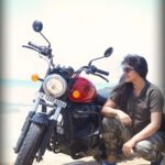 Rachitha Mahalakshmi Instagram – Love d life u live…
Live d life u love……. 
With my Rudy 🏍️
🌊🌊🌊🌊🌊
😉😉😉😉😉😉
@_harini_captures