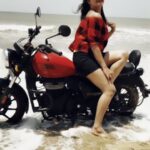 Rachitha Mahalakshmi Instagram – 🏍️💃❤️🔥🔥🔥🔥🔥🔥
:
Well yes its me 
meet The RACHITHA 🔥🔥🔥
With my RUDDY 🔥🔥🔥🔥
:
@_harini_captures
🔥❤️🔥❤️🔥
#trending 
#trendingsong 
#bullet