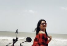 Rachitha Mahalakshmi Instagram - 🏍️💃❤️🔥🔥🔥🔥🔥🔥 : Well yes its me meet The RACHITHA 🔥🔥🔥 With my RUDDY 🔥🔥🔥🔥 : @_harini_captures 🔥❤️🔥❤️🔥 #trending #trendingsong #bullet