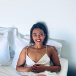 Radhika Apte Instagram - Sundays are for staying in bed 🤓#gloriousskin #suntanned #bedday #sundaybumday