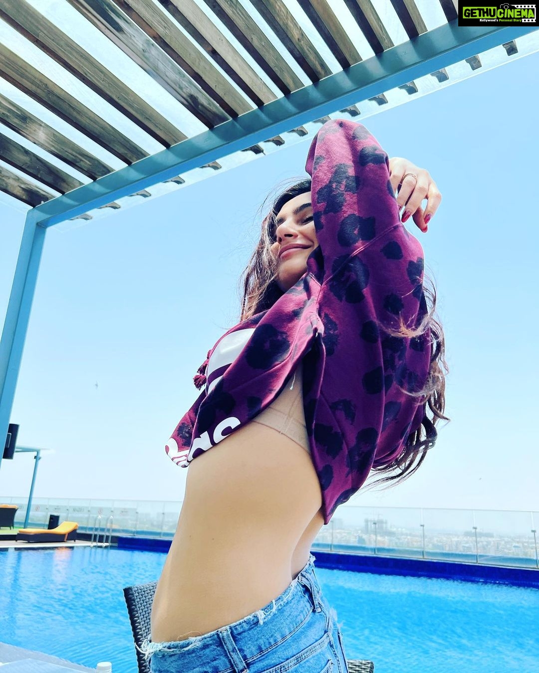 Ragini Dwivedi - 18.8K Likes - MONDAYSS blues or bliss ??? 😏
PS : the photographer was very happy shooting it right S 😀🤪😜
#mondaymotivation #mondaymood #pose #positivenewsdaily #positivevibes #actress #instagram #influencer #smile #loveislove #viral #viralpost #trendingnow #trending #raginidwivedi #fitnessmotivation #fitnessmodel