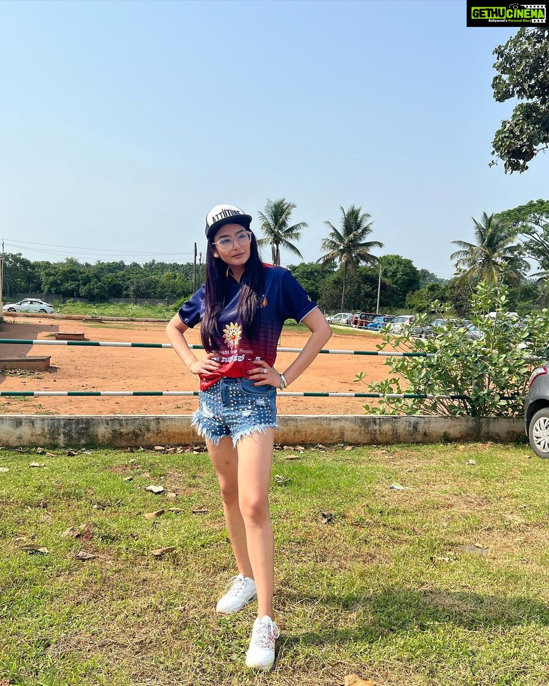 Ragini Dwivedi Instagram - SUNDAY WITH #RAJCUP5 Fun matches and cheers for all the teams playing with all the actors putting their best foot forward we shine #samruddhifighters #rajcup5 #cricket #karnataka #sandalwood #kannada #cricketlovers #passion #lovenlight #portraitphotography #photooftheday #happierthanever #actor #influencer #instagram #instafashion #instagood #trending #viralpost #raginidwivedi Bangalore, India