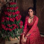 Ragini Dwivedi Instagram – FLOWERS don’t tell they show 😍 
Can u feel the love 😉I sure can 🥰
Shot by @kiran.venkataramanappa 
Look by @pkr_makeupnmore 

#raginidwivedi #birthdaysurprise #love #lovelanguage #flowerstagram #flowers #rosesofinstagram #roses #feelthelove Bangalore, India