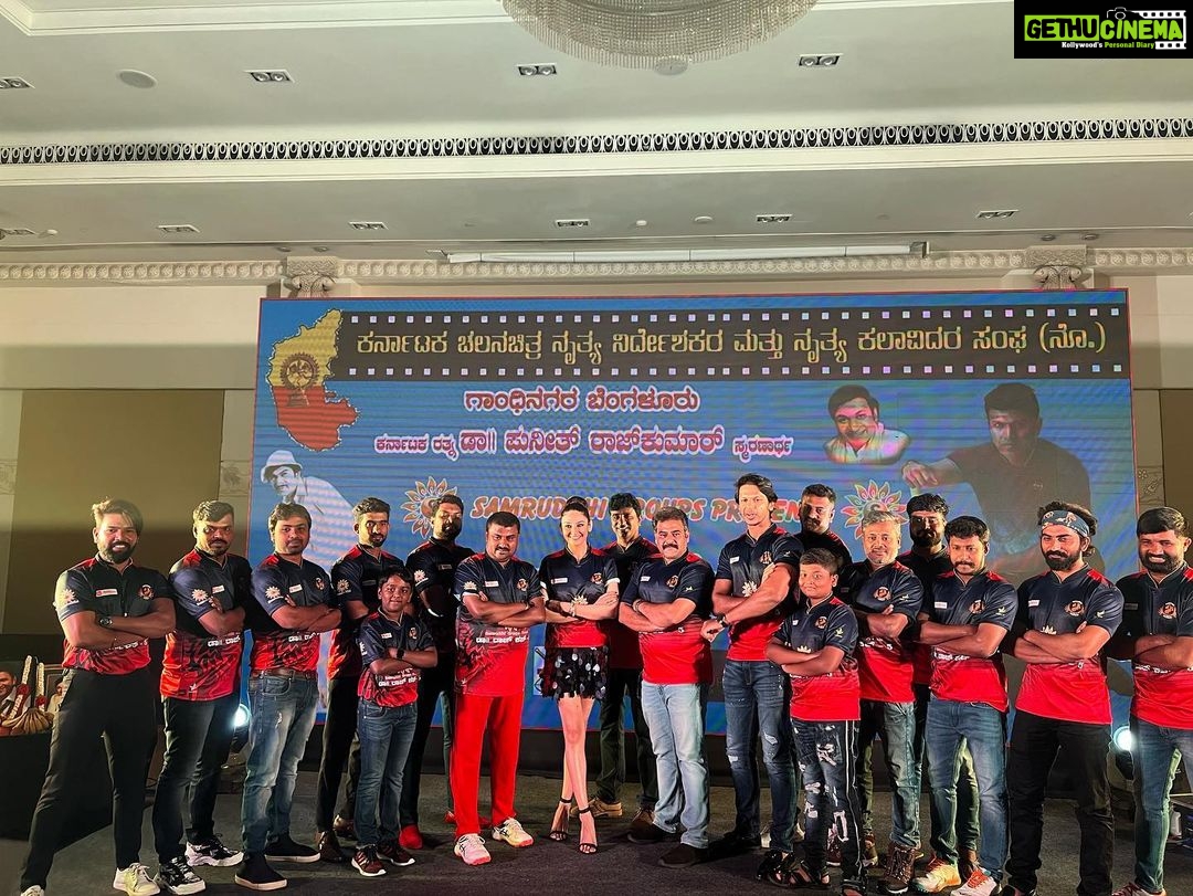 Ragini Dwivedi Instagram - SAMRUDDHI FIGHTERS ❤️ Honoured to be the face of this team for the #RAJCUP5 My long term association with the league continues and this time it’s bigger and better #letsrock Picture courtesy @vardhanblore #raginidwivedi #rajcup5 #cricket #brandambassador #passion #love #sandalwood #sandalwoodactress #kannadiga #kannadafilmindustry #actor #influencer #philanthropist #instagram #instagood #instafashion #instalove Bangalore, India