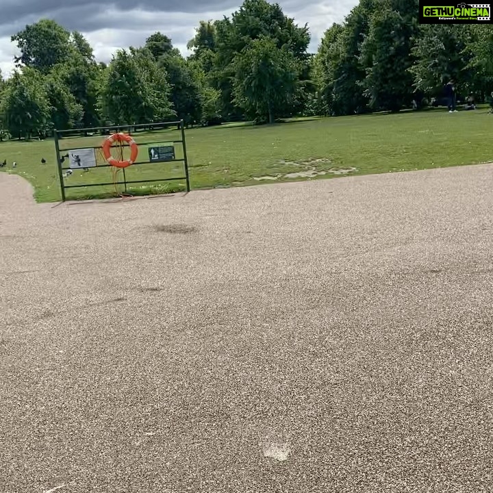 Rahul Bose Instagram - It seems I’ve been running around lakes all my life. From #BeaverLake in #Vancouver to #BadaTalab in Bhopal. Here’s another one in that string of pearls. #RoundPond in Hyde Park. On a beautiful chessboard day of sun and cloud. #londonlife