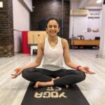 Rakul Preet Singh Instagram – Yoga is happiness ❤️💕 @anshukayoga