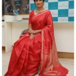 Ramya Pandian Instagram - Launching Kirtilals latest collections ❤️ Jewellery @kirtilalsonline Saree @dithi.studio @vaaniraghupathyvivek #ramyapandian