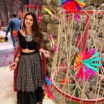 Richa Panai Instagram - 🖤💙🧡 #mehndinight #friendswedding #sangeetoutfit #indianweddings #socolorful Lonavala