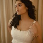 Ritika Singh Instagram - Hot girl shi* but I’m cold every season Styling : @shimona_stalin Makeup & hair : @asthabisani @glossbymeenakshi @mythrayeehairandmakeup Photography : @vasanthphotography