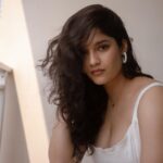 Ritika Singh Instagram – Hot girl shi* but I’m cold every season 

Styling : @shimona_stalin 
Makeup & hair : @asthabisani @glossbymeenakshi @mythrayeehairandmakeup 
Photography : @vasanthphotography