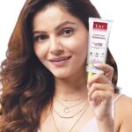 Rubina Dilaik Instagram - Can never get enough of kumkumadi for my skin! @theayurvedaco Kumkumadi range is enriched with 100% pure Saffron, 24K Gold Dust, Rose, Sandalwood & 22 other herbs which make your skin glowing & radiant. 100% Pure kumkumadi Oil heals dry, pigmented and dull skin while Kumkumadi Sunscreen with SPF 50 protects your skin against harmful sun rays Isliye #TACChahteHai ki aap bhi Kumkumadi lagayein aur Glow karein. Use my code RUBINA20 to avail an additional 20% OFF on www.theayurvedaco.com #AapkaApnaAyurveda #TAC #kumkumadi