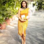 Rubina Dilaik Instagram - The Sun, The walk , The Talk . . . . Shot by : @the_pixeleyes Styled by: @ashnaamakhijani @styledbyashna Outfit: @aarushi_av Clutch: @oceana_clutches Neckpiece: @dipitreats