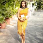 Rubina Dilaik Instagram – The Sun, The walk , The Talk
.
.
.
.
Shot by : @the_pixeleyes 
Styled by: @ashnaamakhijani 
@styledbyashna 
Outfit: @aarushi_av 
Clutch: @oceana_clutches 
Neckpiece: @dipitreats