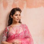 Ruhani Sharma Instagram - TO BE SOFT IS TO BE POWERFUL 🌷🌷 . . . . . 📸 @shaktismaran Makeup @makeuphairbyrahul Hair @saikrishnabandari Styled by @thejaswi_kotha Saree @issadesignerstudio