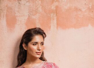 Ruhani Sharma Instagram - TO BE SOFT IS TO BE POWERFUL 🌷🌷 . . . . . 📸 @shaktismaran Makeup @makeuphairbyrahul Hair @saikrishnabandari Styled by @thejaswi_kotha Saree @issadesignerstudio